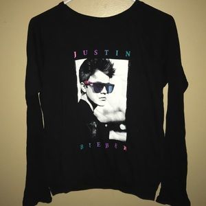 long sleeved Justin Bieber top